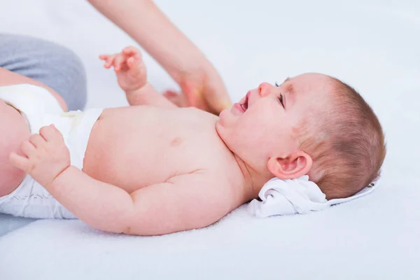 Bebé asustado llorando — Foto de Stock