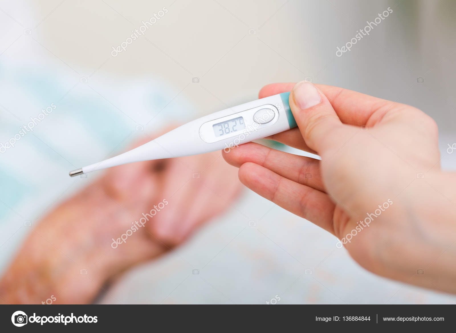 流行性感冒发烧温度计——图库图片© Lighthunter #136884844