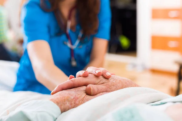 Elderly patient in need — Stock Photo, Image