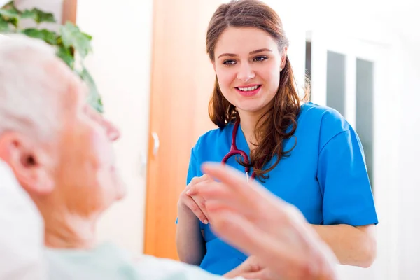 A Nurse with great patience — Stock Photo, Image