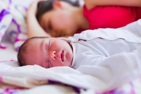 Sweet dreams with mom — Stock Photo, Image