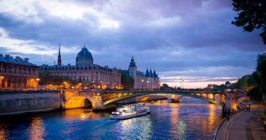 Paris Nehri Gecesi
