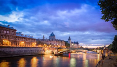 Paris Nehri Gecesi