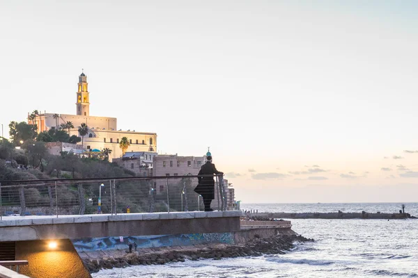 TEL AVIV, ISRAEL - paseo marítimo y playa del viejo atardecer de Jaffa — Foto de Stock