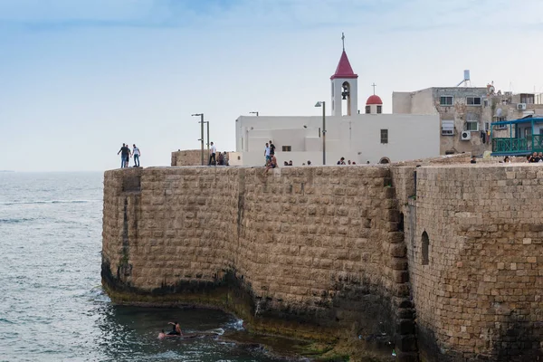 Akko (Acre) con antiguos muros de la iglesia, en Israel — Foto de Stock