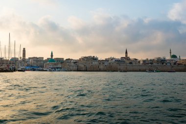 Eski Akko şehrinin tekneden tahkim edilişinin görüntüsü. İsrail.