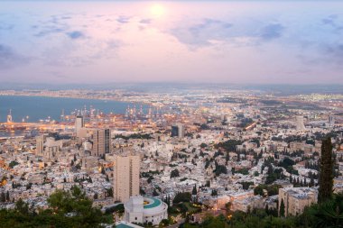 Haifa Bahai bahçesinden görünüm