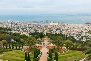 Haifa Bahai bahçesinden görünüm