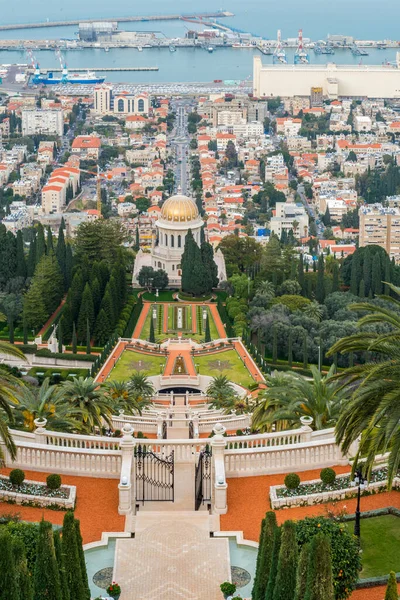 Haifa Bahai bahçesinden görünüm