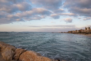 İsrail, Hayfa 'da Akdeniz maliyeti