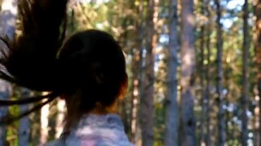 Park, ağaç, orman, yavaş Koşu koşan kadın kız kamera izleme