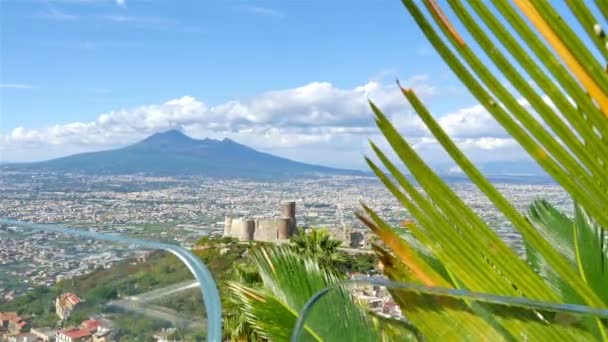 Blick auf das Pompeji-Tal, den Golf von Neapel und den Vesuv — Stockvideo