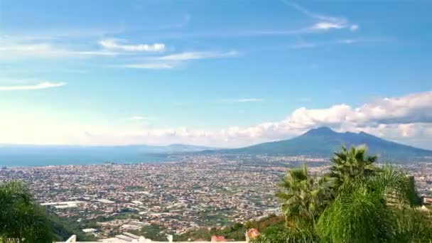 Panoramatický pohled do údolí, Neapolský záliv a Vesuv Pompeje z panoramatický výtah. — Stock video