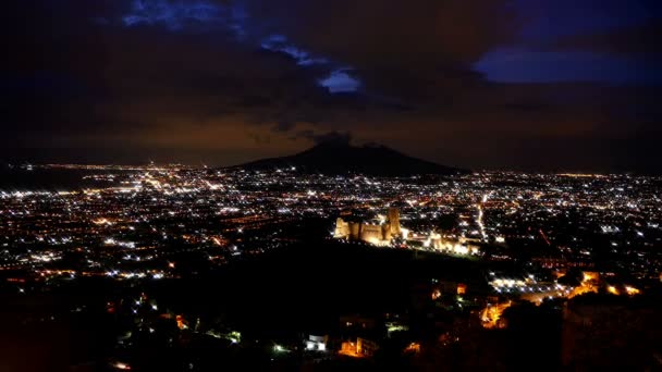 Lapso de tempo sobre o vale de Pompeia, golfo de Nápoles e Monte Vesúvio à noite — Vídeo de Stock