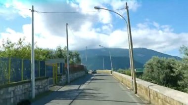 Pompei Vadisi'ne Sorrento, İtalya, panoramik dar sokaklarında Sürüş