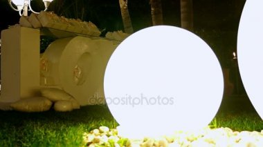 Gece, büyük laf Merkezi aşık bir düğün için bahçe dekore