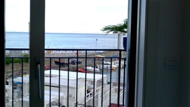 Panoramic view to gulf of Naples and Mount Vesuvius, Italy from a terrace — Stock Video