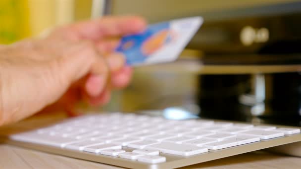 Male hand holding a credit card and shopping online — Stock Video