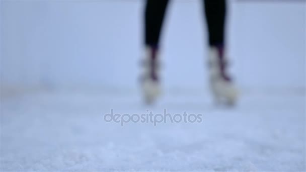 Low angle view of ice skater stopping before camera — Stock Video