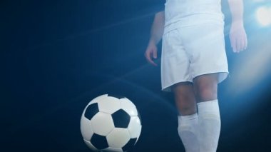 Futbol oyunu. Futbol eylem. Hedef gardiyan/futbolcu ağır çekim bir topu tekmeleme