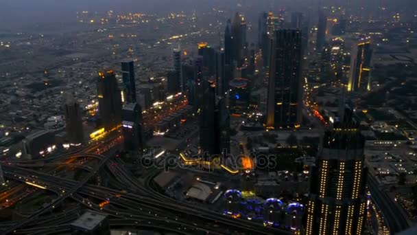 Dubai Business City Downtown e Sheikh Zayed Road ao entardecer. Emirados árabes unidos — Vídeo de Stock