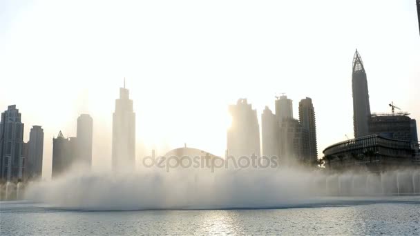 Beautiful Dubai Fountain at evening — Stock Video