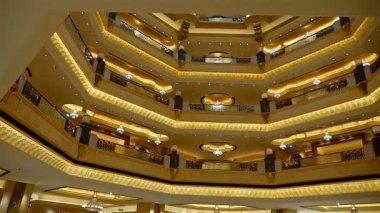 Emirates Sarayı, Abu Dabi Ortadoğu'daki en pahalı ve lüks otel lobisinin Abu Dhabi, Birleşik Arap Emirlikleri - 4 Mayıs 2017: