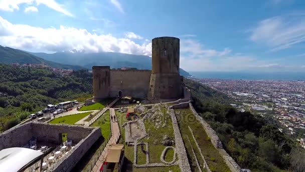 Vista aérea de Castello di Lettere, valle de Pompeya y golfo de Nápoles, Italia — Vídeos de Stock