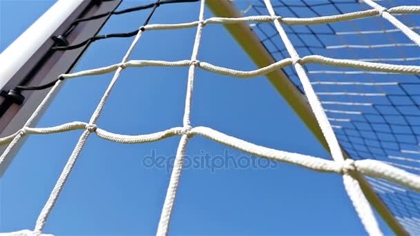 足球门网的细节镜头 低角度 — 图库视频影像