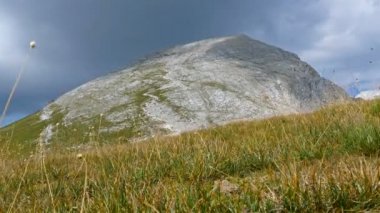 bulutlar hareket Vihren Peek içinde Pirin Dağı, Bulgaristan üzerinden 4 k zaman atlamalı