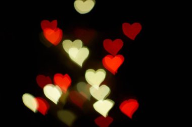 Sokak lambası arkaplanından kalp şekli bokeh, aşk kalp arka planı