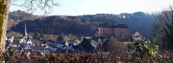 Castelo Malberg, vista da rua principal, em Malberg, na Renânia-Palatinado, Alemanha — Fotografia de Stock