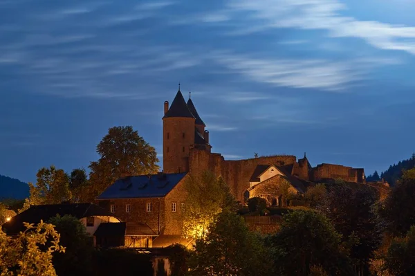 The 30 meter high residential tower, the double tower gate of the Betradaburg, is visible from afar, offers a wonderful view over the landscape and can be visited as part of regular tours. The M rlenbach Castle Festival takes place every year in the