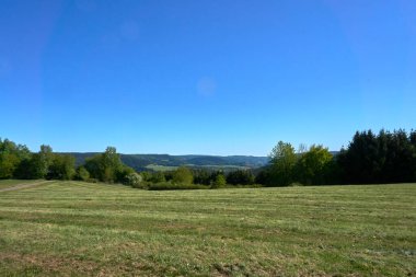 Vulkaneifel, Almanya 'daki manzaranın panoramik bir fotoğrafı..