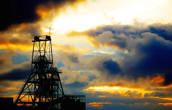 Güneye crofty teneke benim gün batımında, Cornwall, İngiltere'ye kafa tekerlek