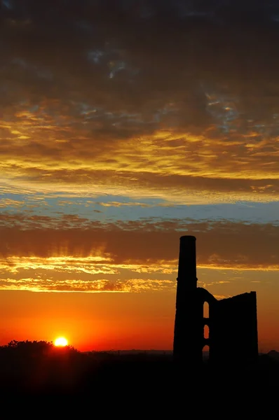 Cornish motoru ev 'aşçı'nın mutfak' gün batımında, Cornwall, İngiltere