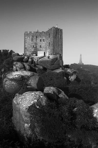 Carn brea kale üstünde tepe-in Carn brea hill, Cornwall, İngiltere