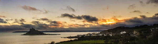St Michael's Mount Cornwall, İngiltere'de bir panoramik çekim