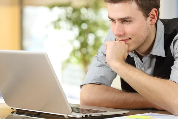 Businessman working searching information — Stock Photo, Image