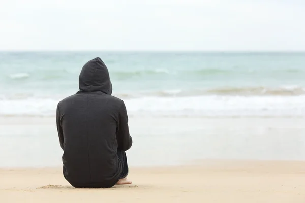 Teenager boy thinking watching the sea — Stock Photo, Image