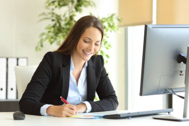 İş kadını çalışma el yazısı notlar