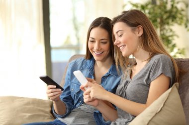 Akıllı kullanarak ev arkadaşı ev telefonları