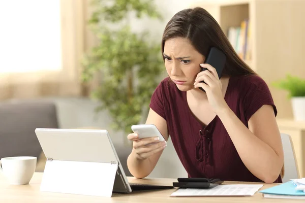 Overworked entrepreneur working on line at home — Stock Photo, Image