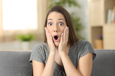 Kameraya bakarak kadın hayran