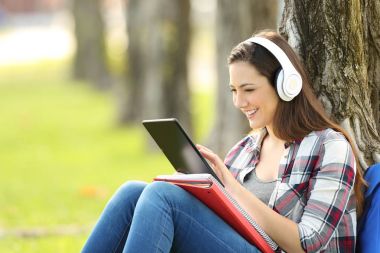 Öğrenci hat dersleri dinleme