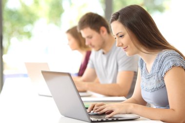 Bir sınıf bir satır arama öğrenci