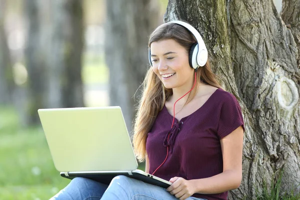 Guias de áudio de aprendizagem de estudantes on-line — Fotografia de Stock