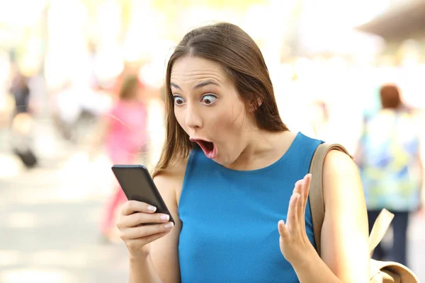 Amazed woman receiving shocking news — Stock Photo, Image