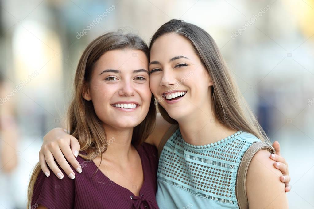 Friends posing with perfect smiles on the street