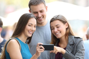 Arkadaşlar srteet medya içerik paylaşımı